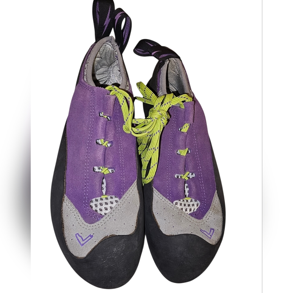 💖🔽Evolv Purple and Gray Climbing Shoes